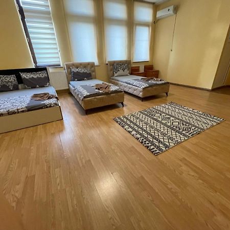 Ela Hostel Призрен Экстерьер фото